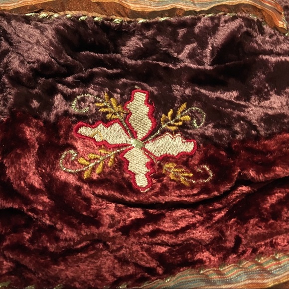 Maroon Velvet and Golden Brocade Embroidered Scarf - Picture 3 of 4